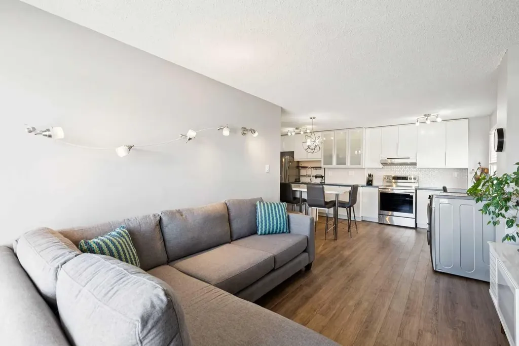 1320 12 Avenue SW Calgary AB T3C 3R6