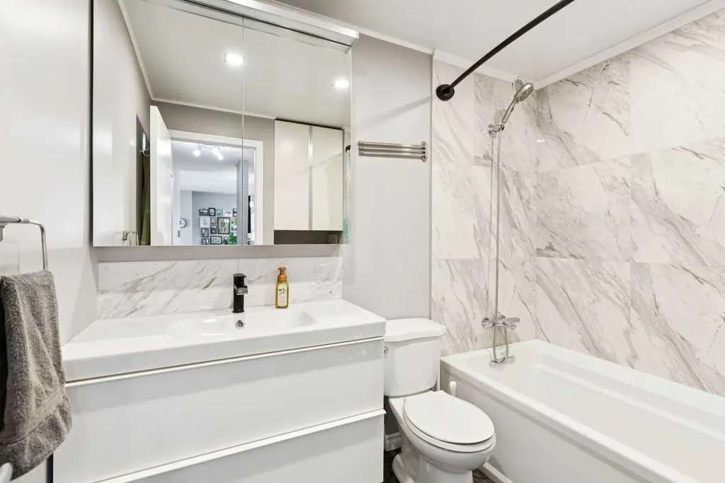 1320 12 Avenue SW Calgary AB T3C 3R6