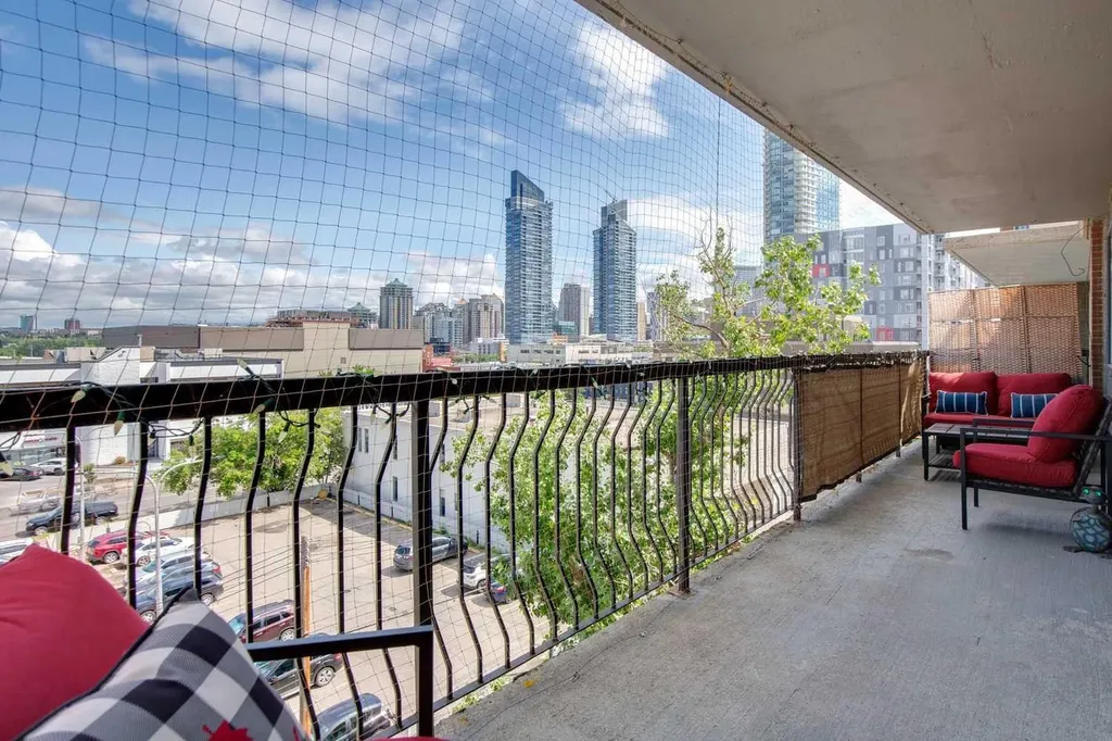 1320 12 Avenue SW Calgary AB T3C 3R6