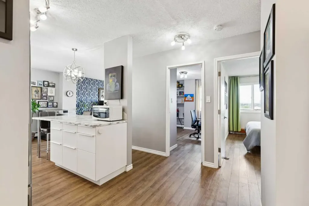 1320 12 Avenue SW Calgary AB T3C 3R6
