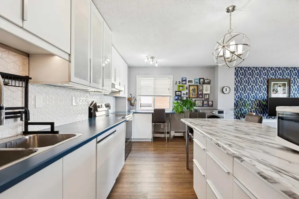 1320 12 Avenue SW Calgary AB T3C 3R6