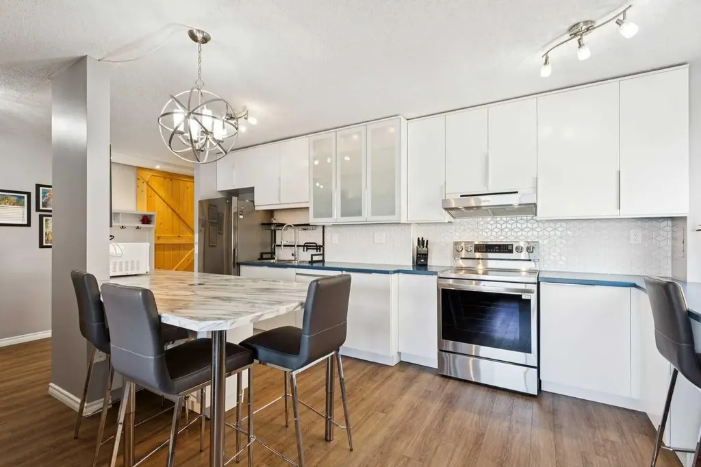 1320 12 Avenue SW Calgary AB T3C 3R6
