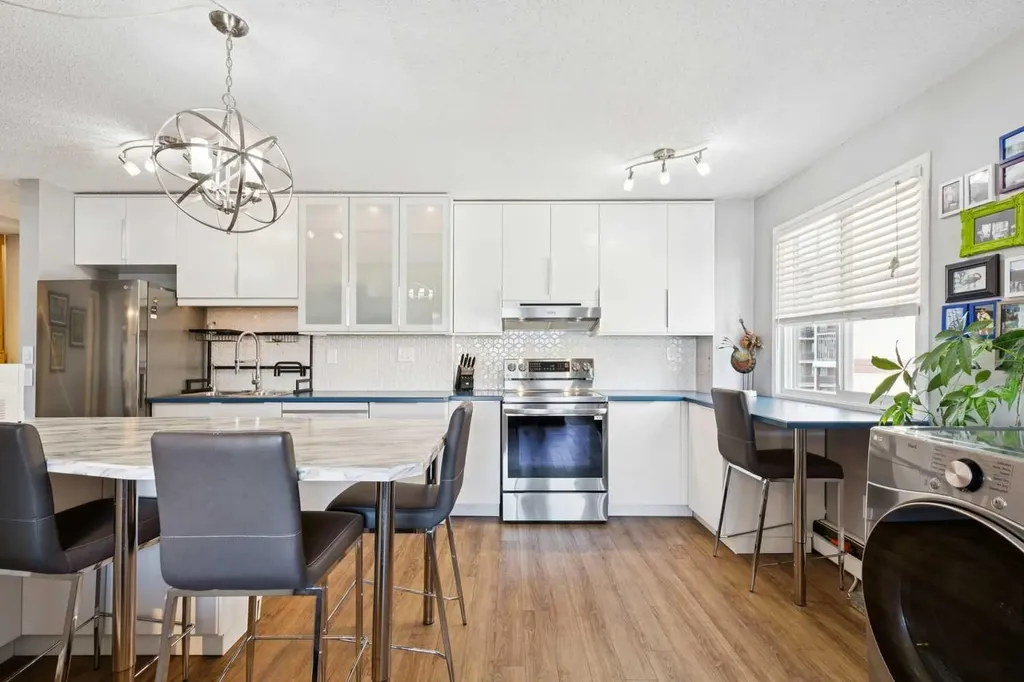 1320 12 Avenue SW Calgary AB T3C 3R6