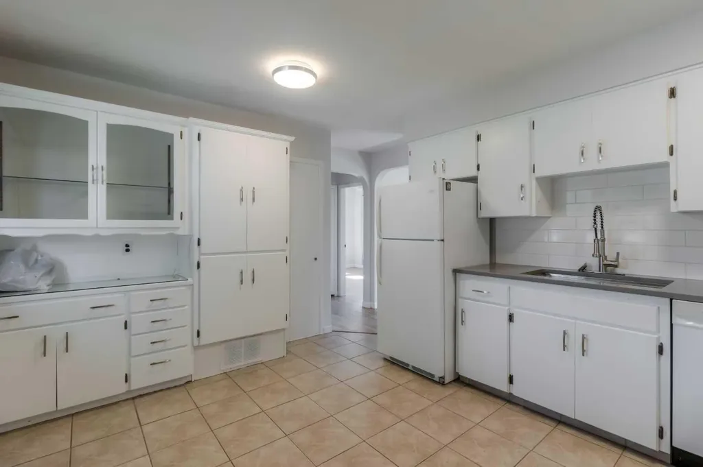 630 10 Street N Lethbridge AB T1H2E2