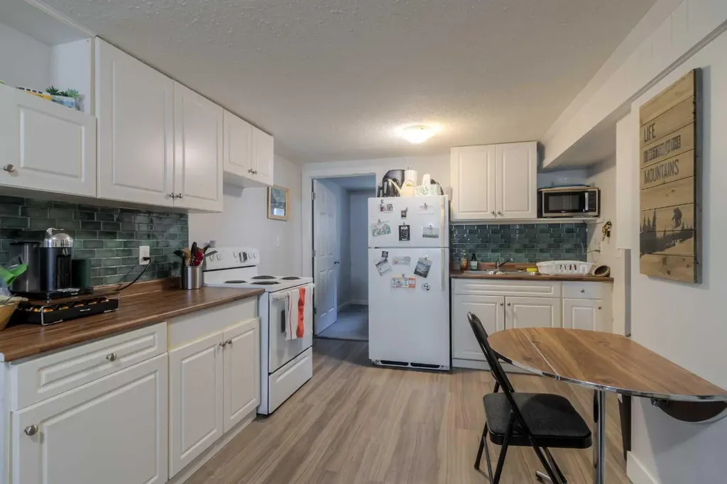 630 10 Street N Lethbridge AB T1H2E2