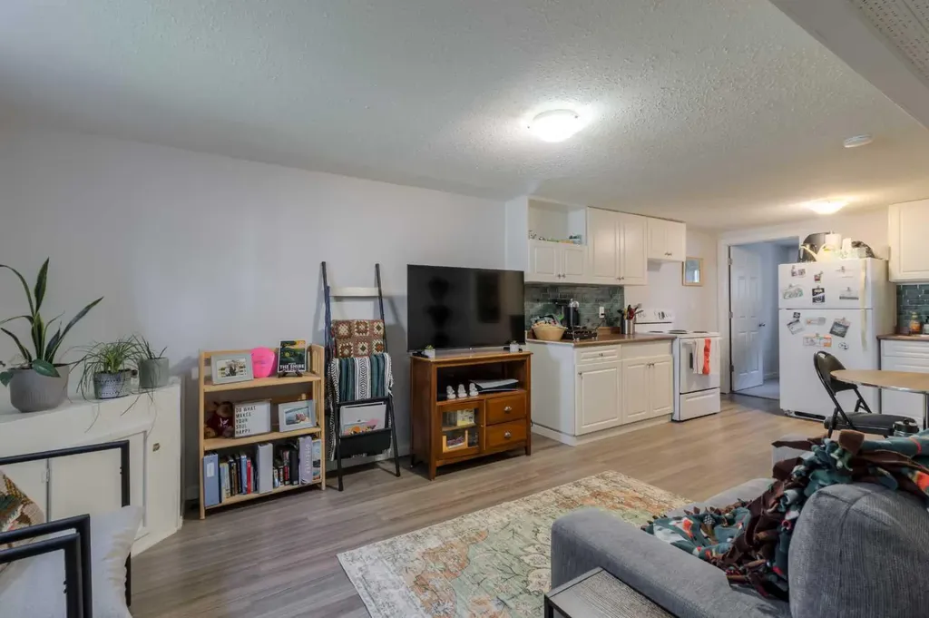630 10 Street N Lethbridge AB T1H2E2
