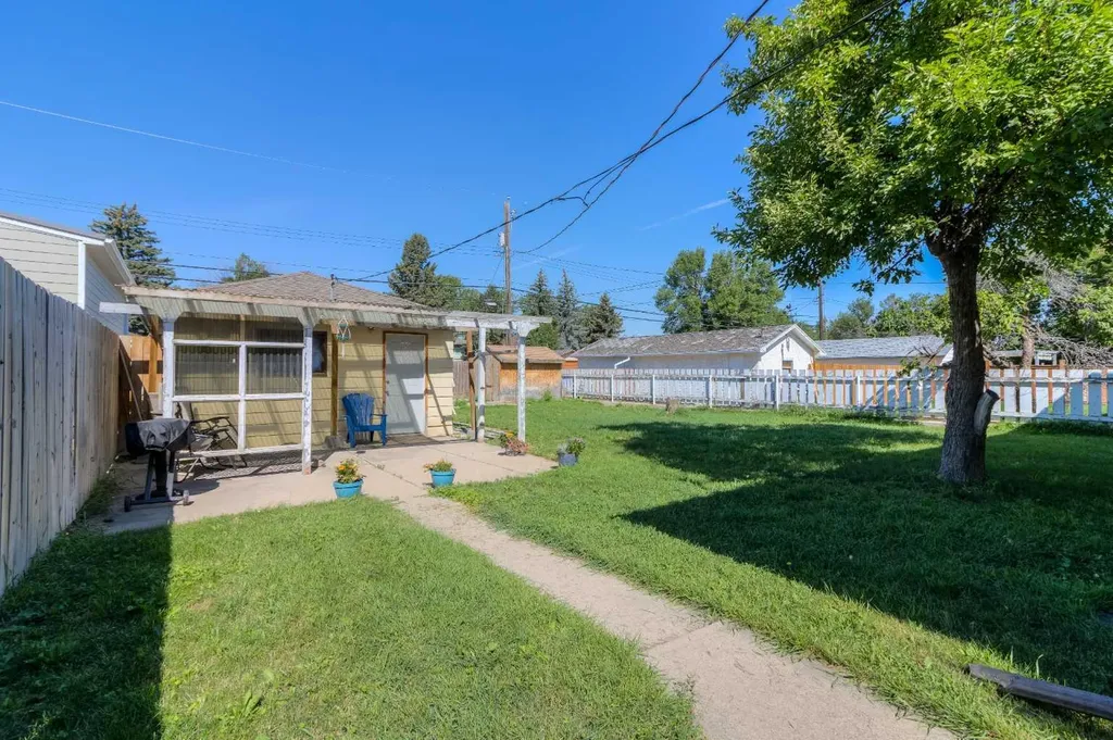 630 10 Street N Lethbridge AB T1H2E2
