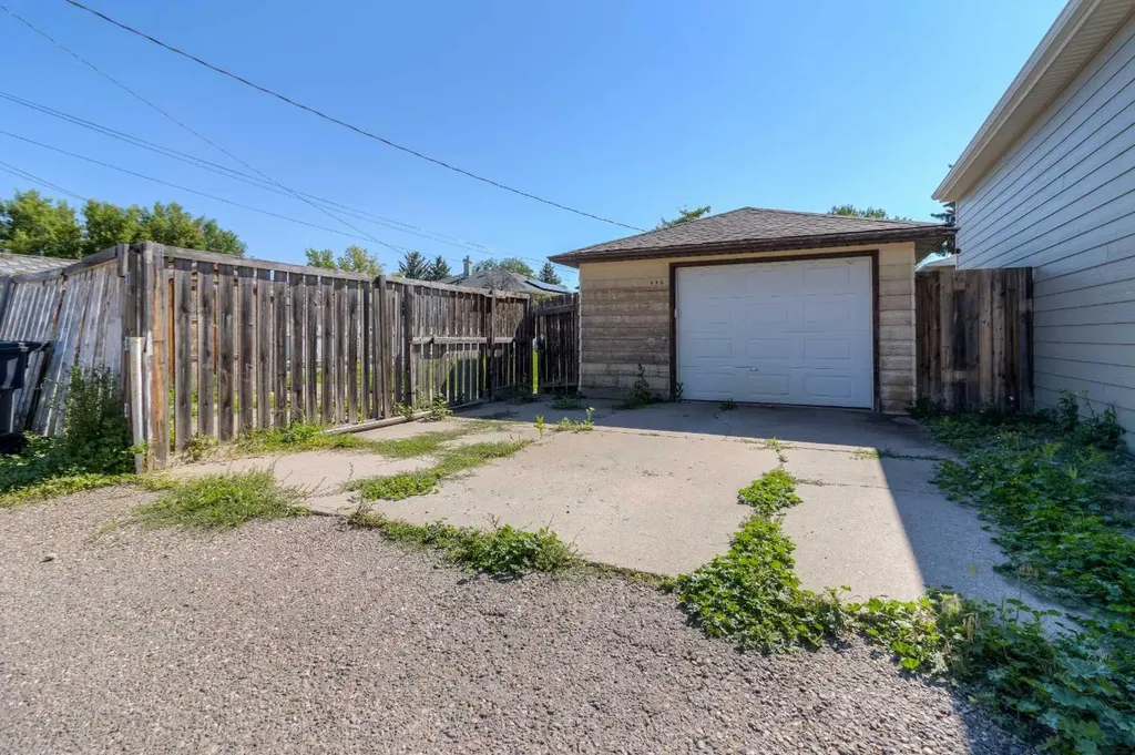630 10 Street N Lethbridge AB T1H2E2