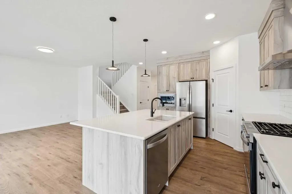 1030 Bayview Crescent SW Airdrie AB T4B5N8