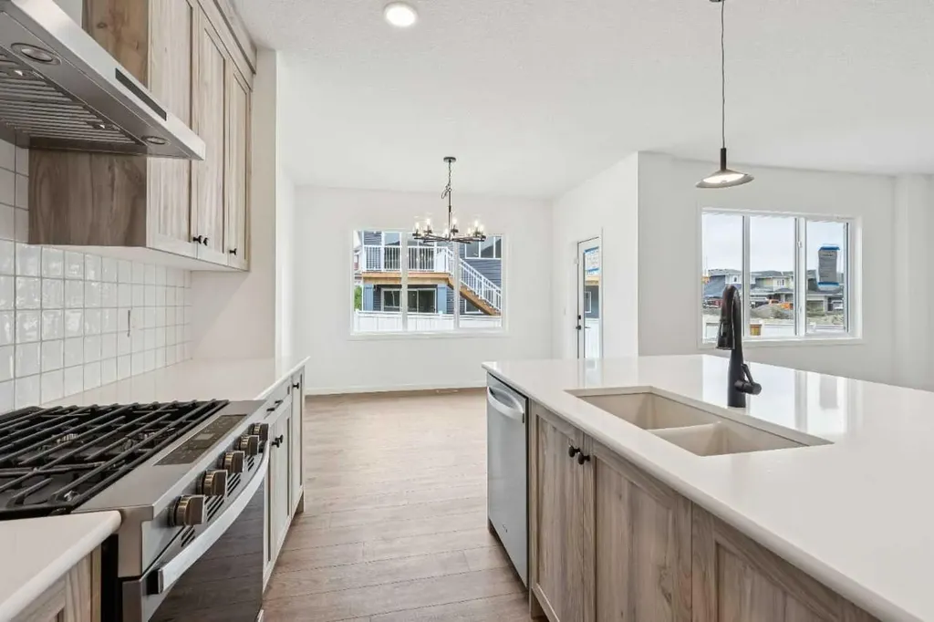 1030 Bayview Crescent SW Airdrie AB T4B5N8