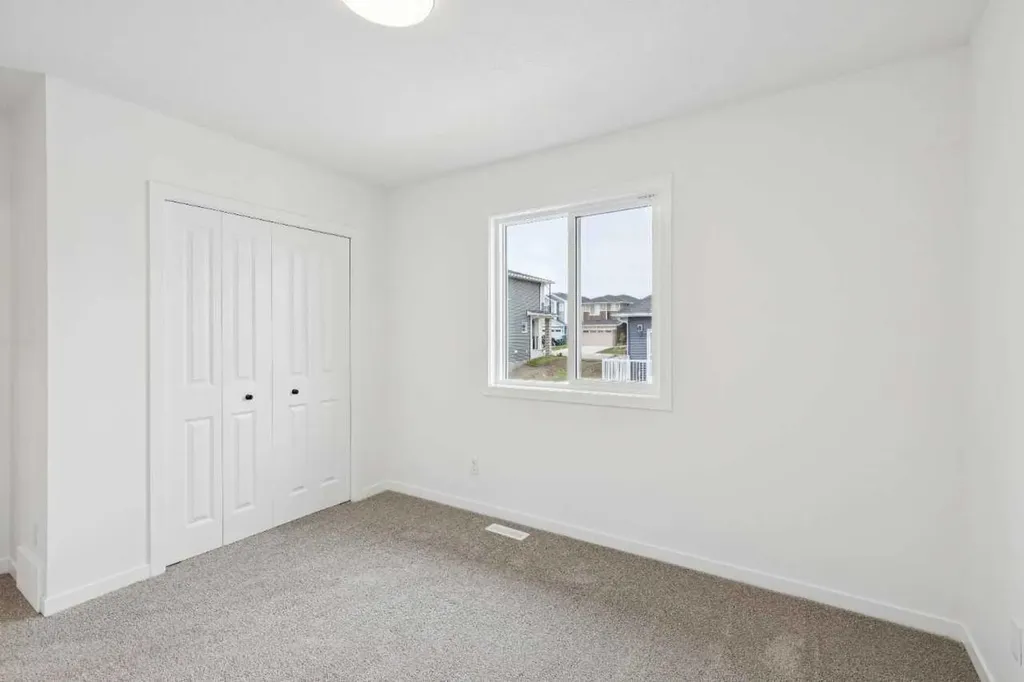 1030 Bayview Crescent SW Airdrie AB T4B5N8