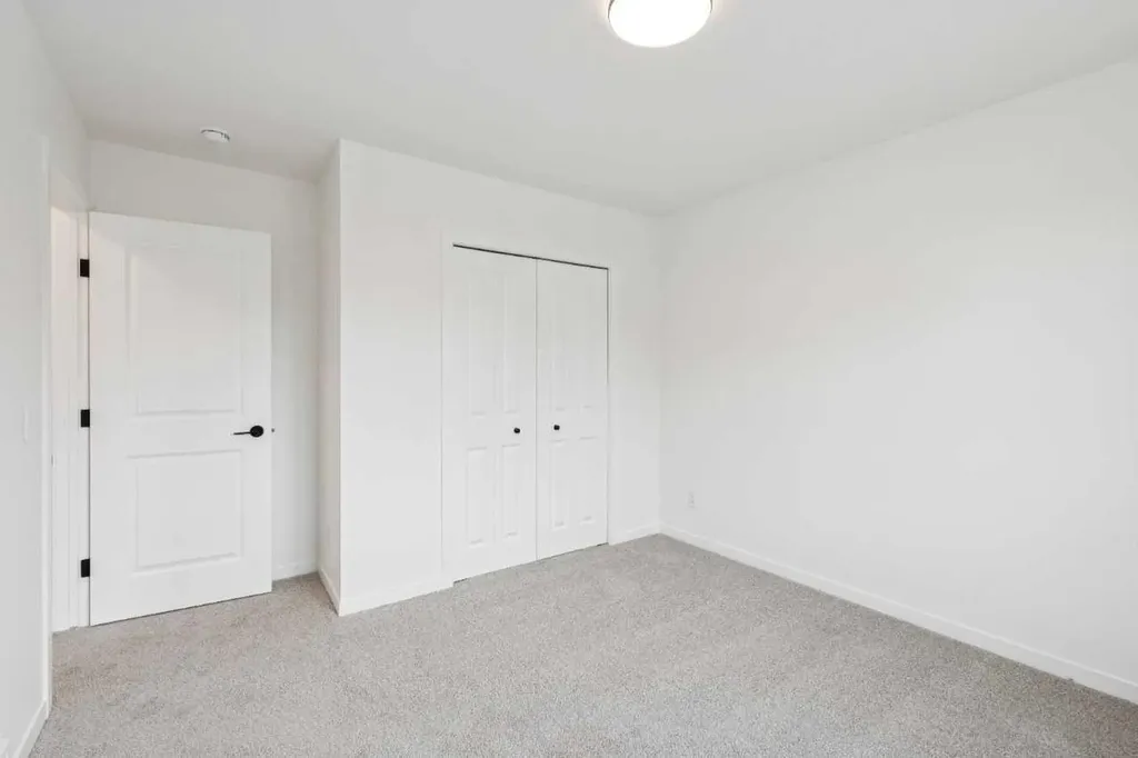 1030 Bayview Crescent SW Airdrie AB T4B5N8