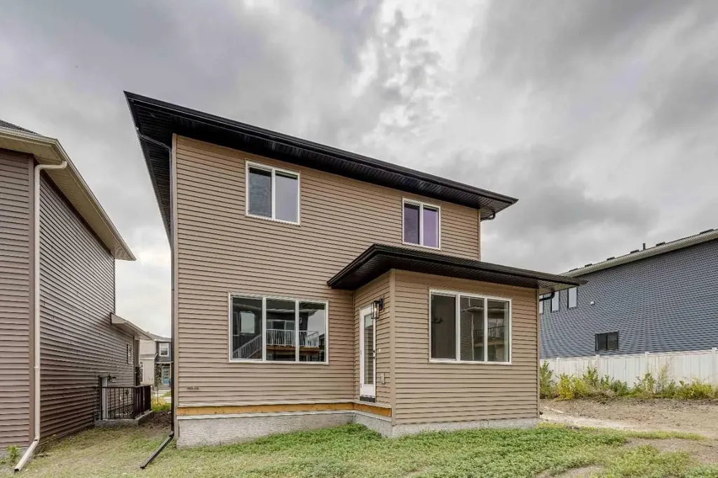 1030 Bayview Crescent SW Airdrie AB T4B5N8