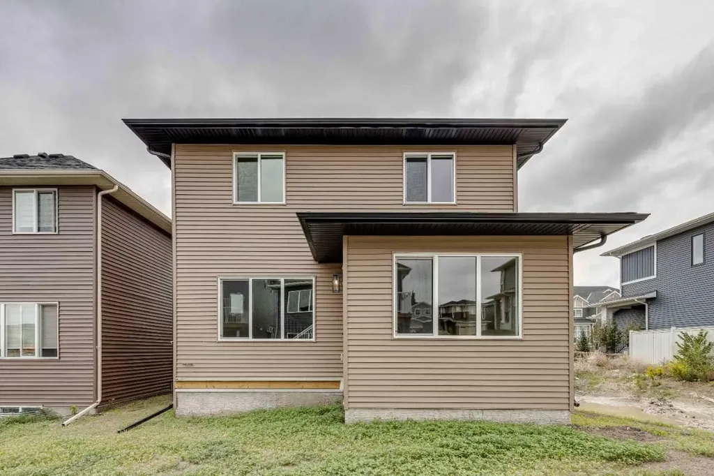 1030 Bayview Crescent SW Airdrie AB T4B5N8