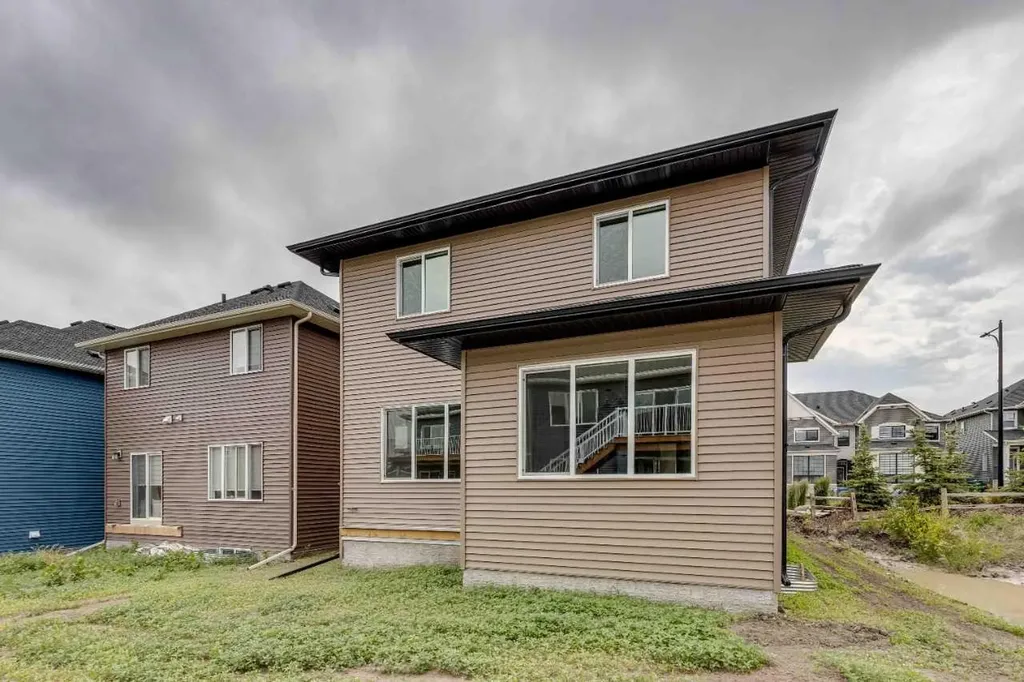 1030 Bayview Crescent SW Airdrie AB T4B5N8