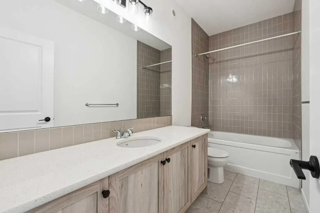 1030 Bayview Crescent SW Airdrie AB T4B5N8
