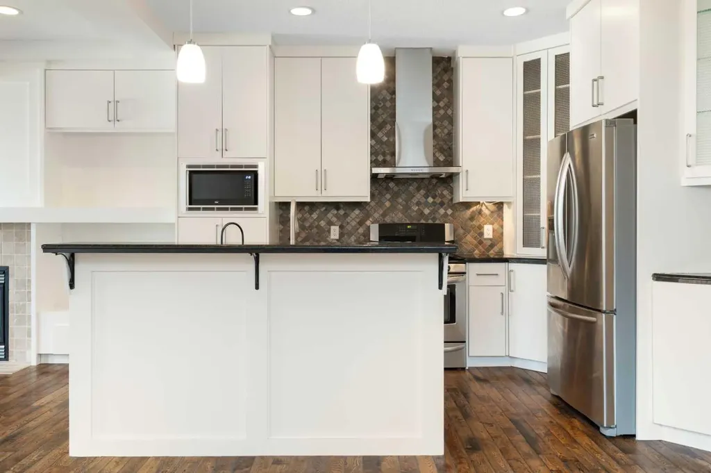 448 25 Avenue NW Calgary AB T2M 2A7