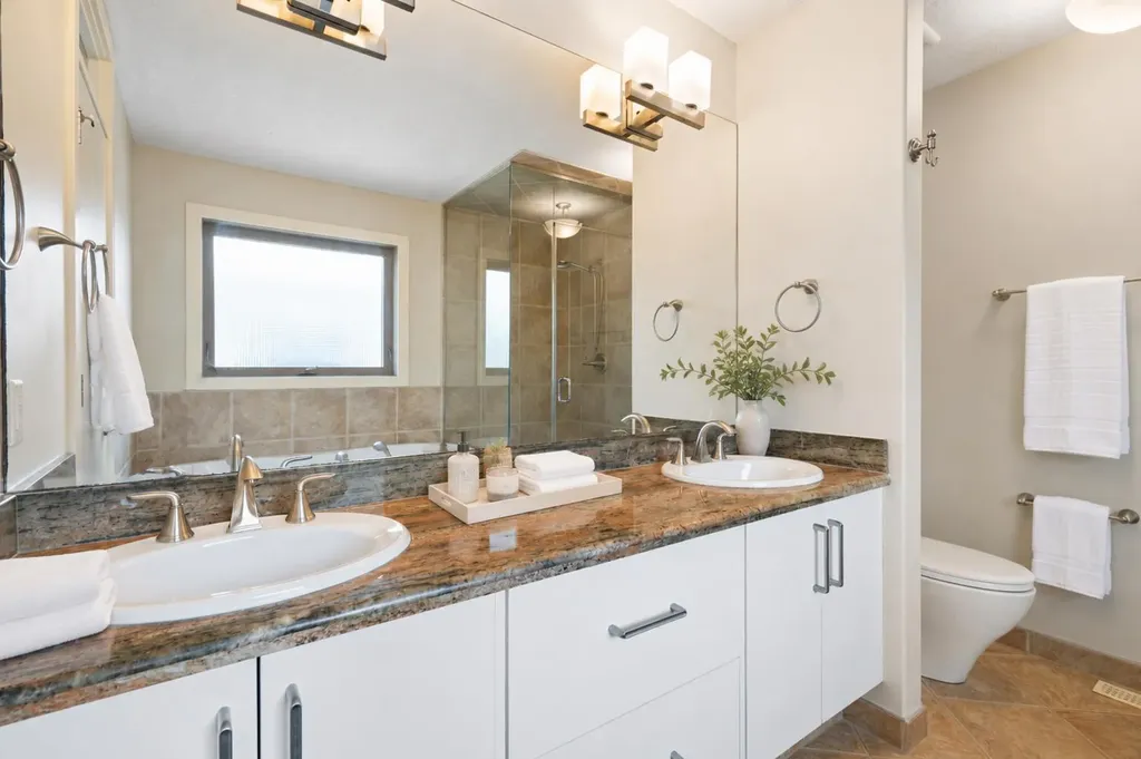 448 25 Avenue NW Calgary AB T2M 2A7