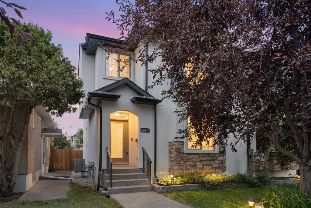 448 25 Avenue NW Calgary AB T2M 2A7