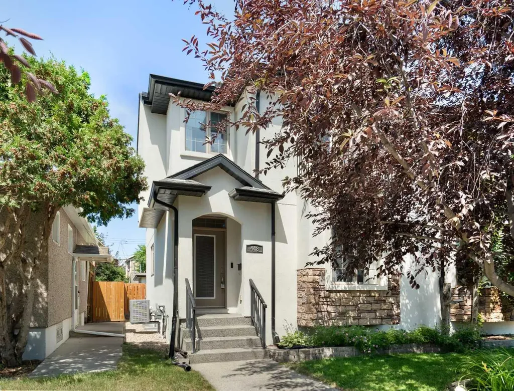 448 25 Avenue NW Calgary AB T2M 2A7