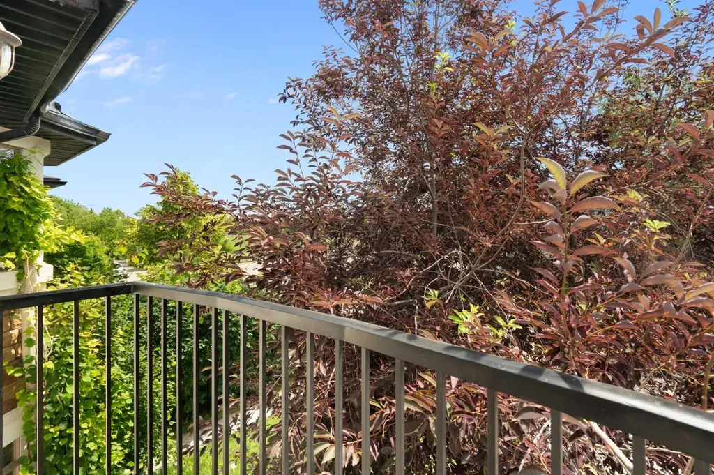 448 25 Avenue NW Calgary AB T2M 2A7