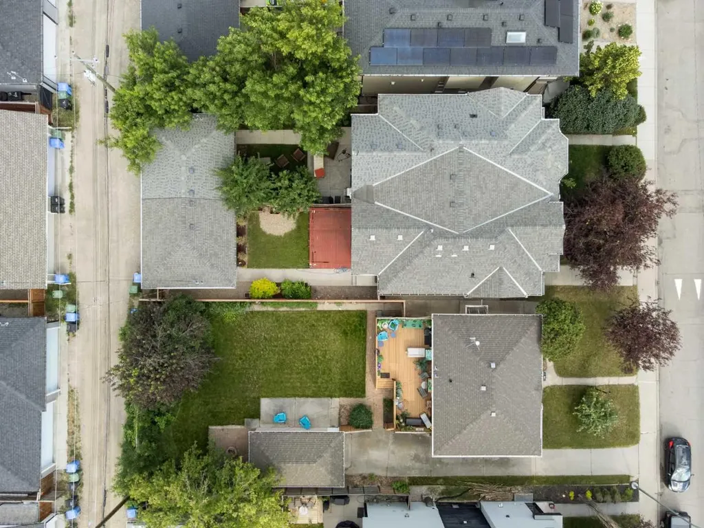 448 25 Avenue NW Calgary AB T2M 2A7