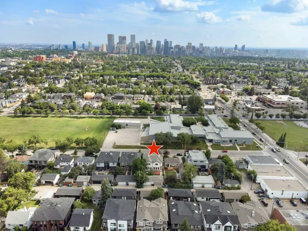448 25 Avenue NW Calgary AB T2M 2A7
