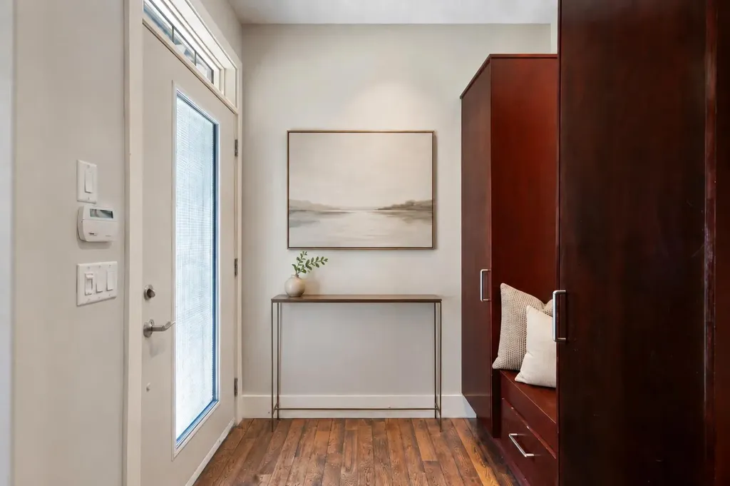 448 25 Avenue NW Calgary AB T2M 2A7