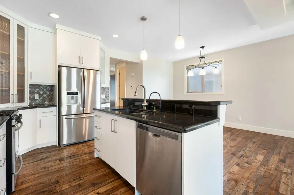 448 25 Avenue NW Calgary AB T2M 2A7