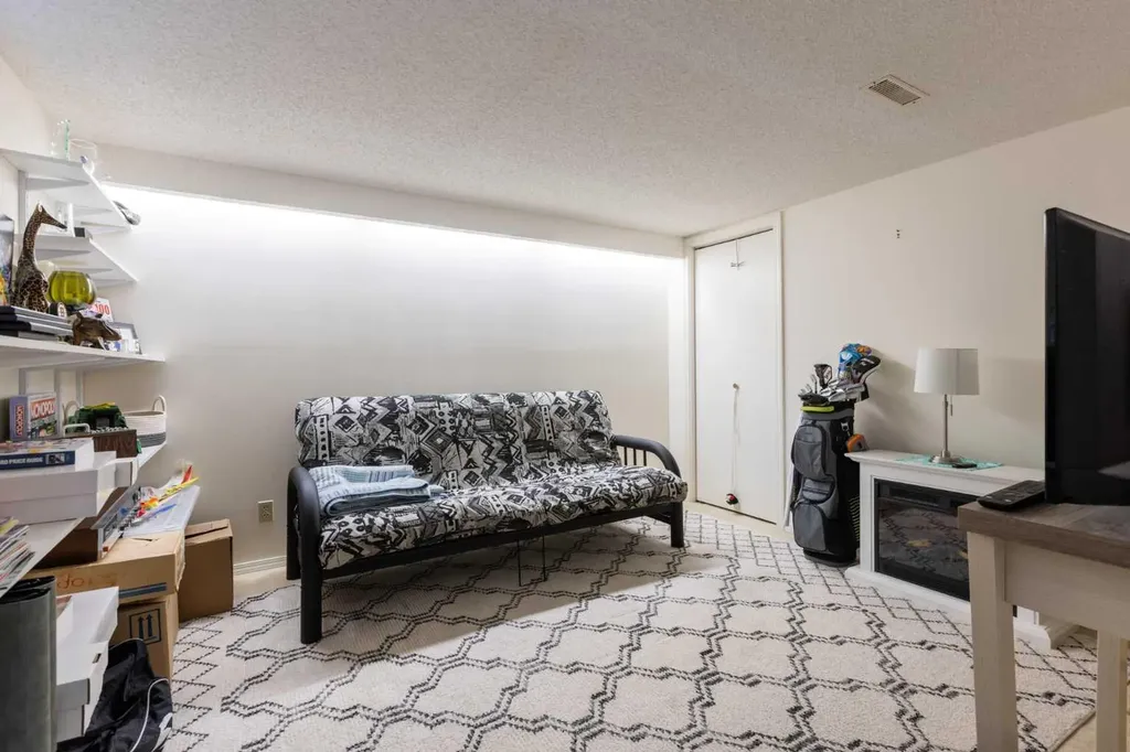 931 20 Street S Lethbridge AB T1J 3K1