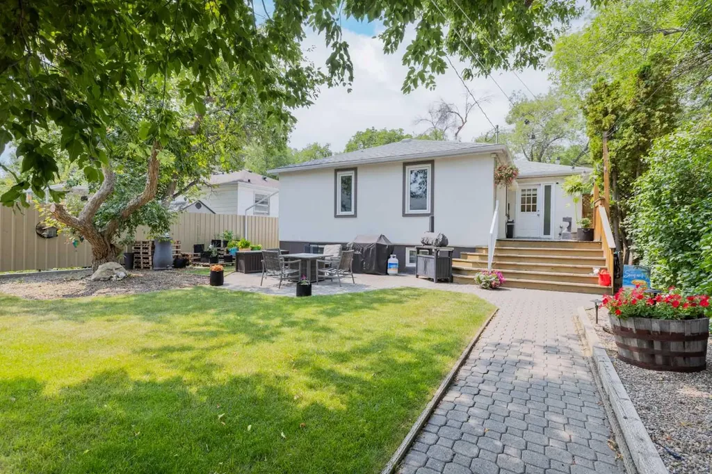931 20 Street S Lethbridge AB T1J 3K1