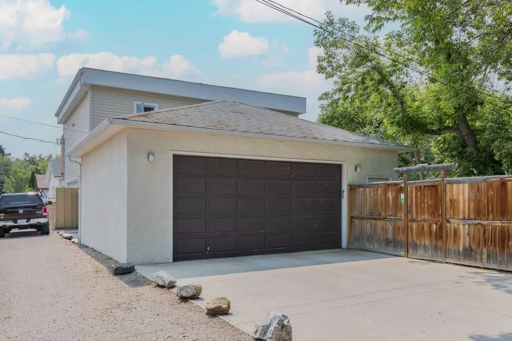 931 20 Street S Lethbridge AB T1J 3K1
