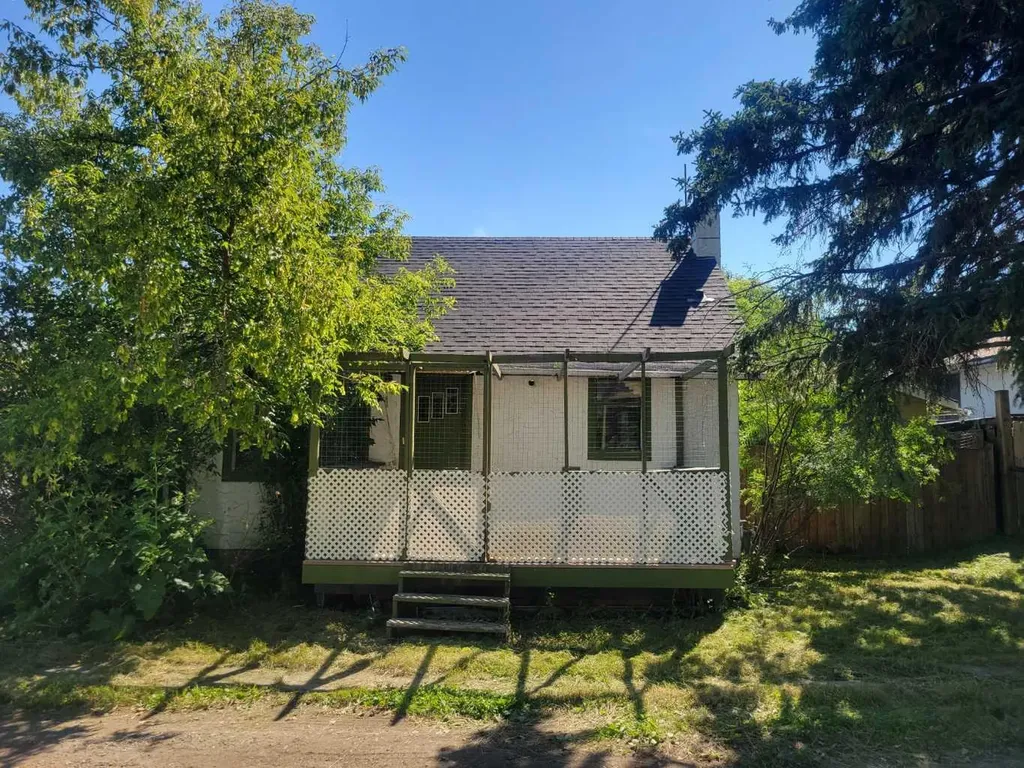 1 Elm Avenue Okotoks AB T1S1K6