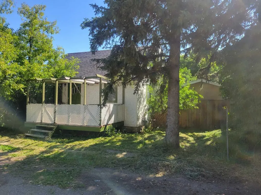 1 Elm Avenue Okotoks AB T1S1K6