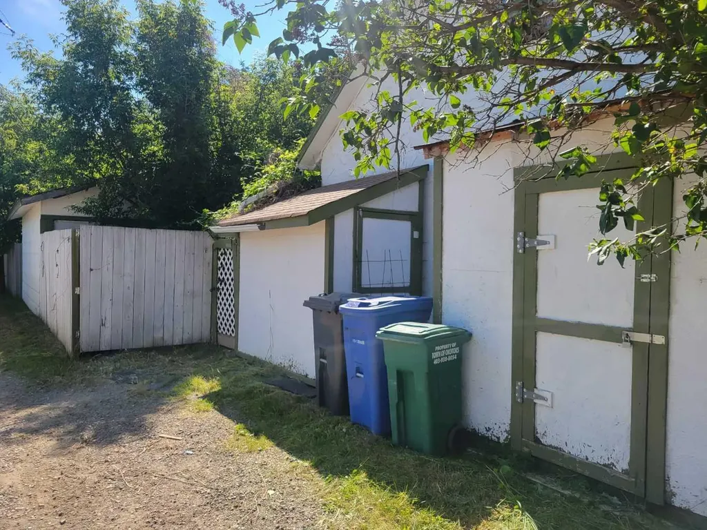 1 Elm Avenue Okotoks AB T1S1K6
