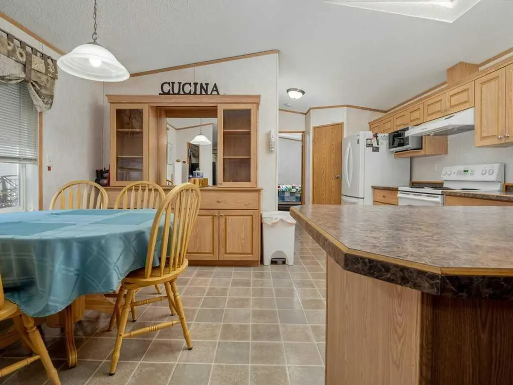 206 Station Boulevard Coaldale AB T1M 1P5