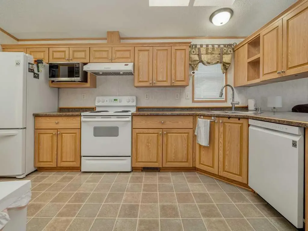 206 Station Boulevard Coaldale AB T1M 1P5