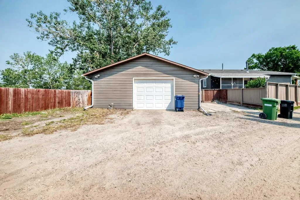 31 Taylor Way SE Airdrie AB T4A 1S4