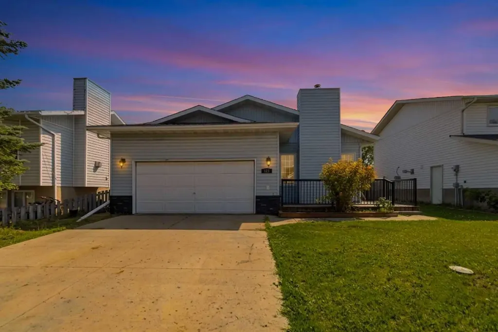 125 Oaks Crescent Fort Mcmurray AB T9K 1M4