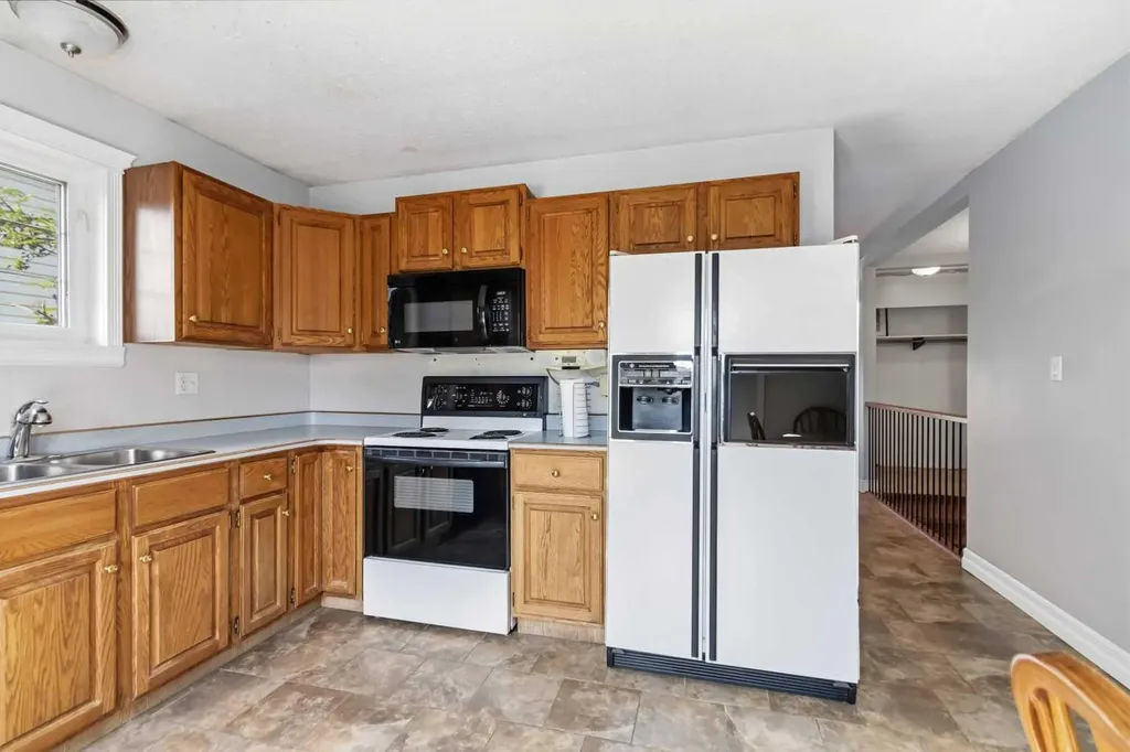 125 Oaks Crescent Fort Mcmurray AB T9K 1M4