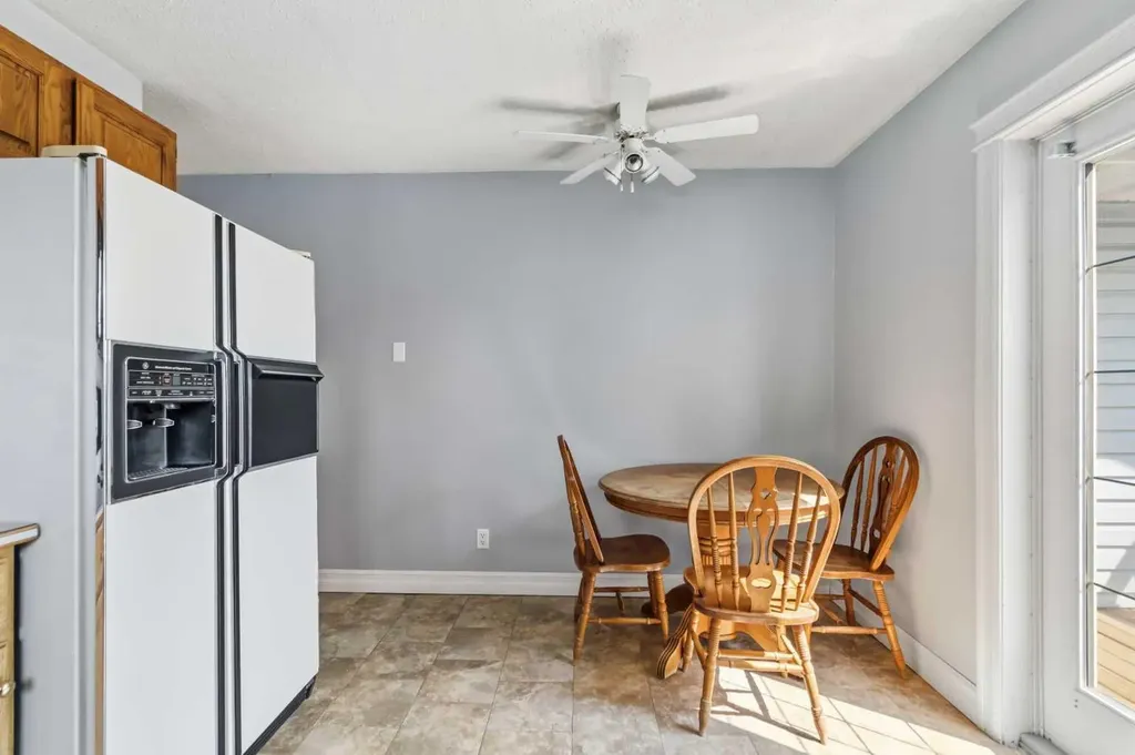 125 Oaks Crescent Fort Mcmurray AB T9K 1M4