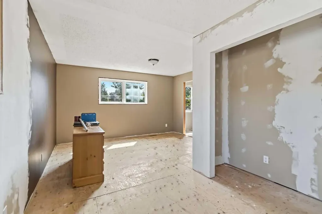 125 Oaks Crescent Fort Mcmurray AB T9K 1M4