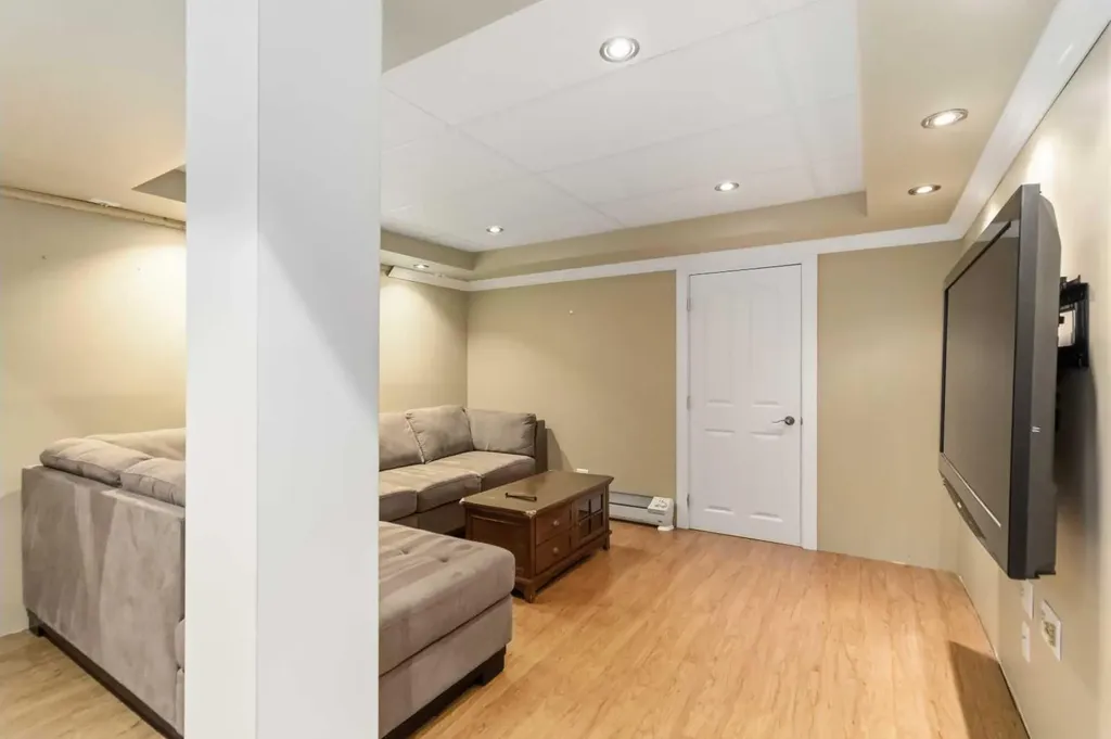 125 Oaks Crescent Fort Mcmurray AB T9K 1M4