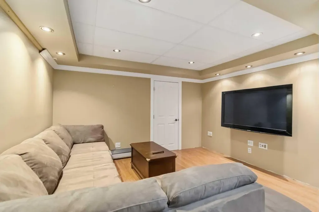 125 Oaks Crescent Fort Mcmurray AB T9K 1M4