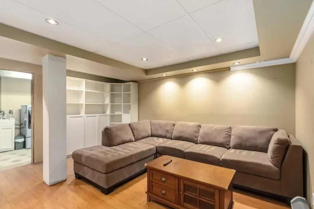 125 Oaks Crescent Fort Mcmurray AB T9K 1M4