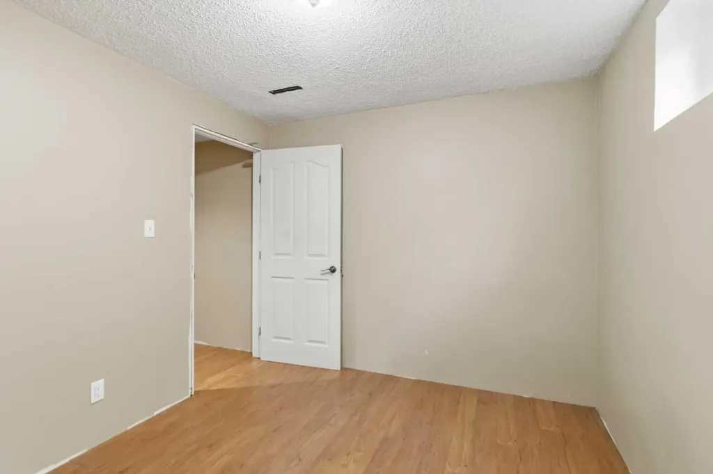125 Oaks Crescent Fort Mcmurray AB T9K 1M4