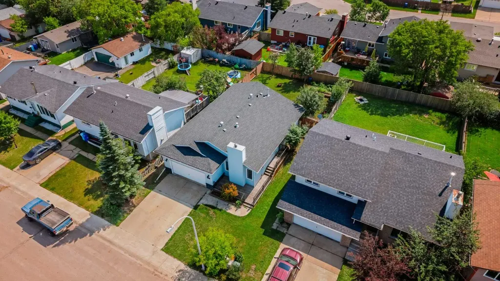 125 Oaks Crescent Fort Mcmurray AB T9K 1M4