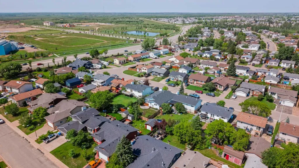 125 Oaks Crescent Fort Mcmurray AB T9K 1M4
