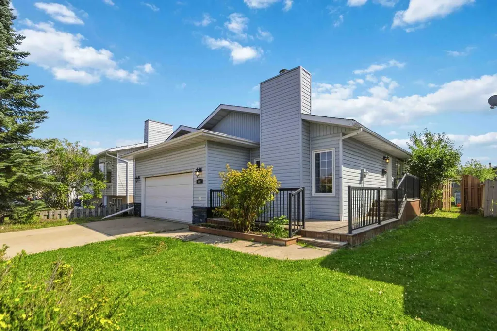 125 Oaks Crescent Fort Mcmurray AB T9K 1M4