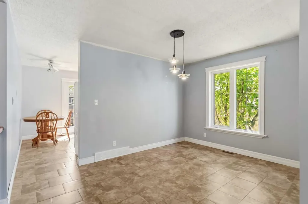 125 Oaks Crescent Fort Mcmurray AB T9K 1M4